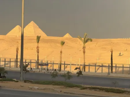 New White Pyramids Inn Отели в г. Pyramids Gardens