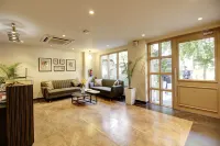 Saltstayz Select - Golf Course Road & Sector 27 - parcheggio