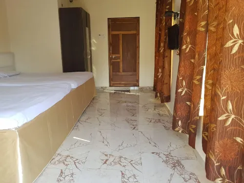 Krushnakunj Holiday Resort, Nagaon Hotel di Chaul