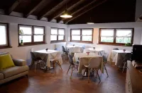 Al Trifoglio Hotels in Tres