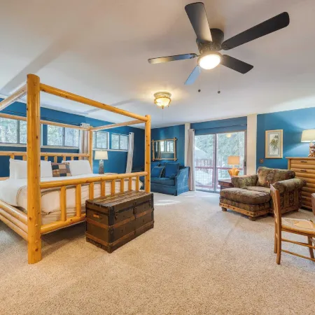 Mountain Cabin w/ Fireplace, Balcony & Easy Ski Access Bear Americana