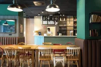 Latroupe Grand Place - Quầy Bar