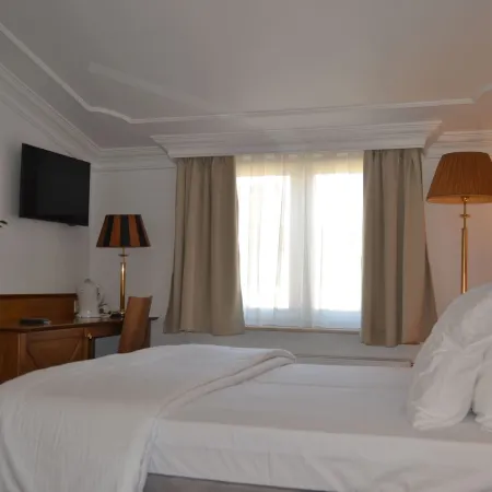 Hotel the Lord Отели рядом с достопримечательностью «Парк Цитадели»