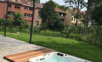 Unit 1 - Stylish Smart Home with Private Parking