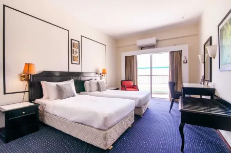 Sea View Paradise Отели рядом с достопримечательностью «Blue Whale Cruise Sdn. Bhd. - Penang»