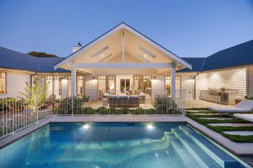 Muskoka Luxe Retreat with Pool Spa & Fire Pit Hotels in Mount Martha