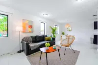 Chic Retreat with Free Parking, WiFi, Washer/Dryer Hotels in West Little River