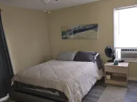 Cozy 2-bedroom newly renovated with balcony and updated kitchen and bath. Hotels in Lorain
