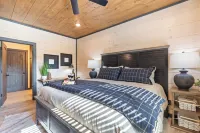 6-Bed Cabin w/ Indoor Pool & Game Room – Sleeps 22