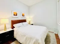 Beautiful Downtown 3BR with Free Parking のホテル