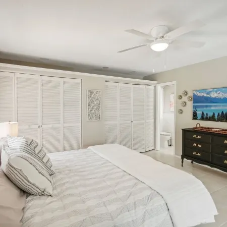 Beautiful beach house with heated pool, 1 mile to Siesta Key Beach