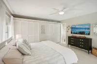 Beautiful beach house with heated pool, 1 mile to Siesta Key Beach