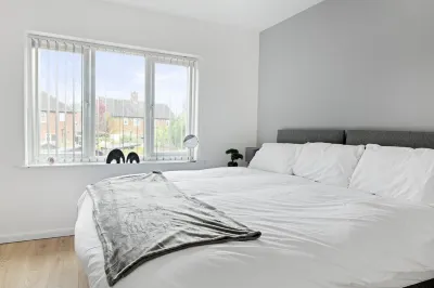 3 bed|2 bath|parking|internet|self check in|M1|QMC| UoN|Wollaton|Nottingham Các khách sạn gần Long Eaton Railway Station