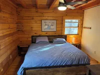 Charming 3-Bedroom + Loft Log Cabin at Lake Bomoseen in Castleton, VT. Sleeps 12