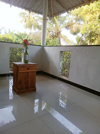 Charming 2-Bed Apartment in Weligama Отели рядом с достопримечательностью «Resthouse Handiya Bo Tree»