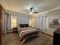 Cozy Corner Cottage - 4 Bed/2 BathNo Cleaning Fee!