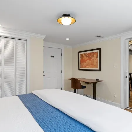 Chattanooga Suite | 5 Min Downtown | Tempurpedic | Standing Desk | 205 Mbps WiFi
