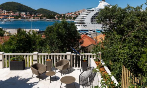 Apartments and Rooms Villa Naida