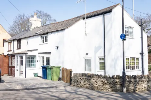 Stunning 4 Bed Sleeps 8 Cottage Parking