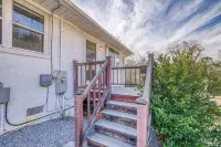Private Studio Pet Friendly A/C + Wi-fi Hotels in Ferry Pass