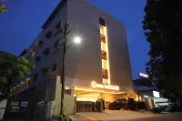 Hotel Le Palace Hotels in Gandhipuram