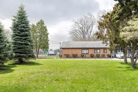 Stylish Downtown Detroit Apartment for 2 with WiFi