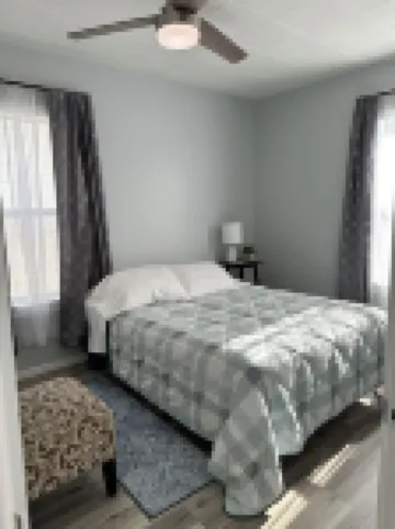 Modern 2 Bedroom 1 Bathroom Home Hotel a 