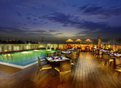 Mahagun Sarovar Portico Suites