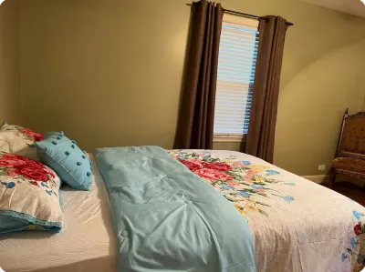 Pink Door Charming 2-bedroom house with WiFi, AC in nice Oneonta, Close to Food Hotels near Cato Fashions