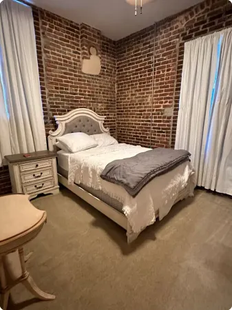 The Castle - Downtown Shopping and Eating easy pleasant walk Отели в г. Онеонта