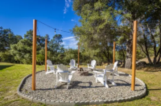 Cheerful Home with Spa near Yosemite & Bass Lake