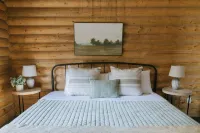 Cozy cabin minutes from downtown Midway, sleeps 17+