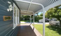 Fully equipped, centrally located and close to Armidale Hospital