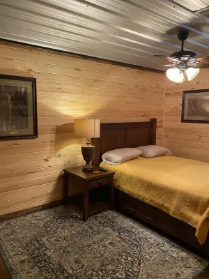 House near  Sardis Lake , golf course and Oxford, MS Hotels in Panola County