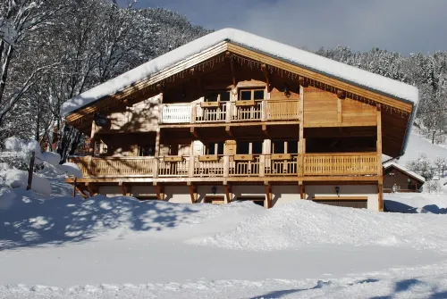 Luxury chalet in the Savoie, typical of the Beaufortain area -classified 4