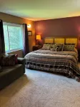 Charming 2-bedroom townhome in Thornton NH. Sleeps 9. 2 beds/2 baths.
