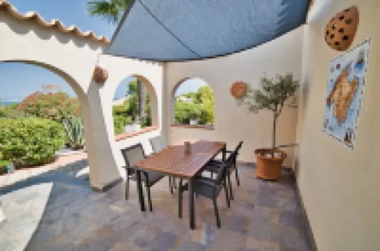 Casa Abeja - mountain and sea views / saltwater pool 5 min to the sea / mountains