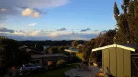 Cute & modern chalet, 500m to sandy beaches, close to vineyards with seaview
