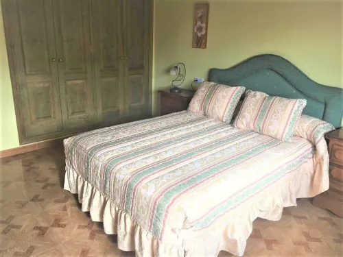 low silver cabin with fireplace far from the bulilcio but close to everything