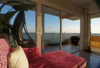 Apartment facing the sea with pool and 2 bedrooms