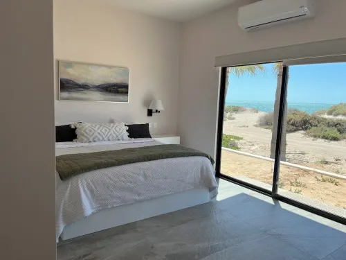 Seaside Oceanfront home La Oficina