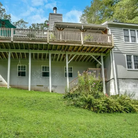 Highlands Hideaway Two Blocks from Main Street