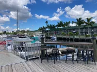 Paradise on the Sarasota Bay, Close to Gulf Beaches, Heated Pool, Restaurant Hotels in Whitfield