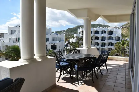 Oceanfront condo with unobstructed views of Costa Azul beach!