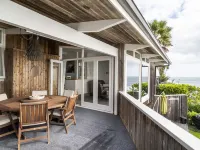 Whale Bay Surf House + Spa - Absolute Waterfront Hotels in Raglan