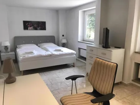 Vacation apartment on the ground floor with large garden and access to the Waldnaab