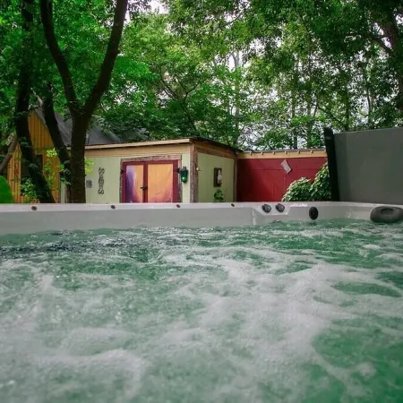 Private Respite Breathe Deeply Cabin with Garden, SwimSpa/Hot Tub, Fire Pit