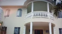 Spacious comfy 1 bedroom apt, no sharing.  Sunrise & sunset mountain view. Hotels in 