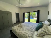 Oasis in Uvita with salt water pool Wi-Fi A/C, minutes from town and the beach!