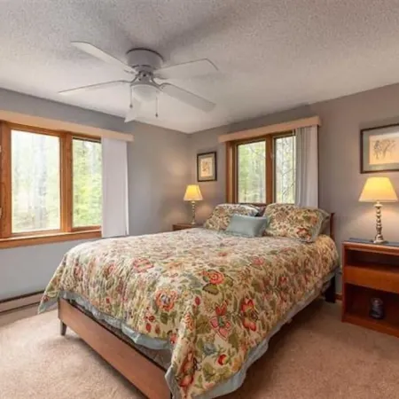 Cozy Family-Sized Condo Close To Everything